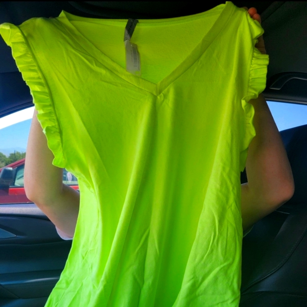 Long flowy ruffled arm tank. Size XL brand new never worn.